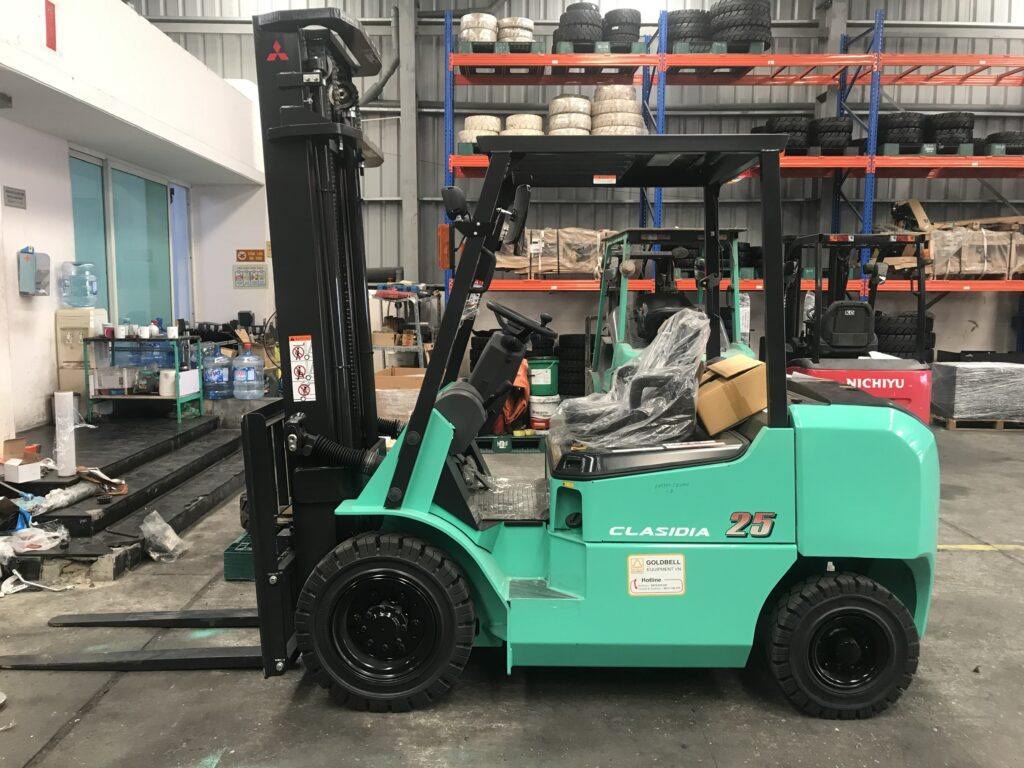 xe nâng dầu ngồi lái 2.5 tấn mitsubishi FD25HS