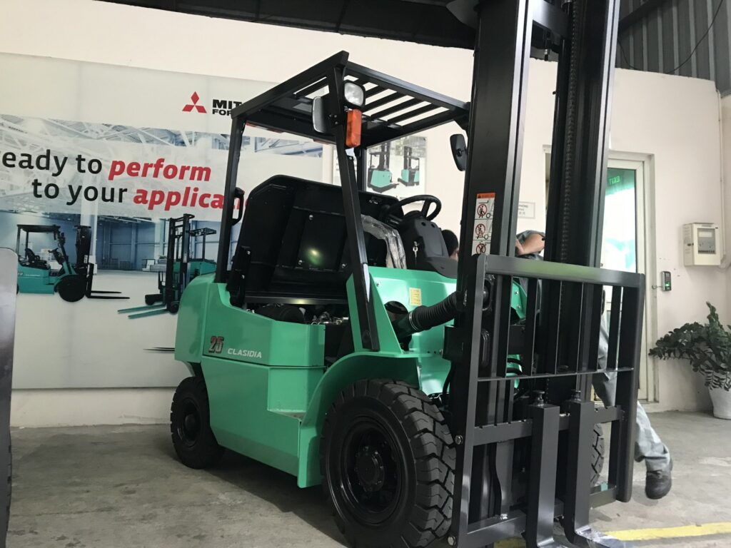 xe nâng dầu ngồi lái 2.5 tấn mitsubishi FD25HS