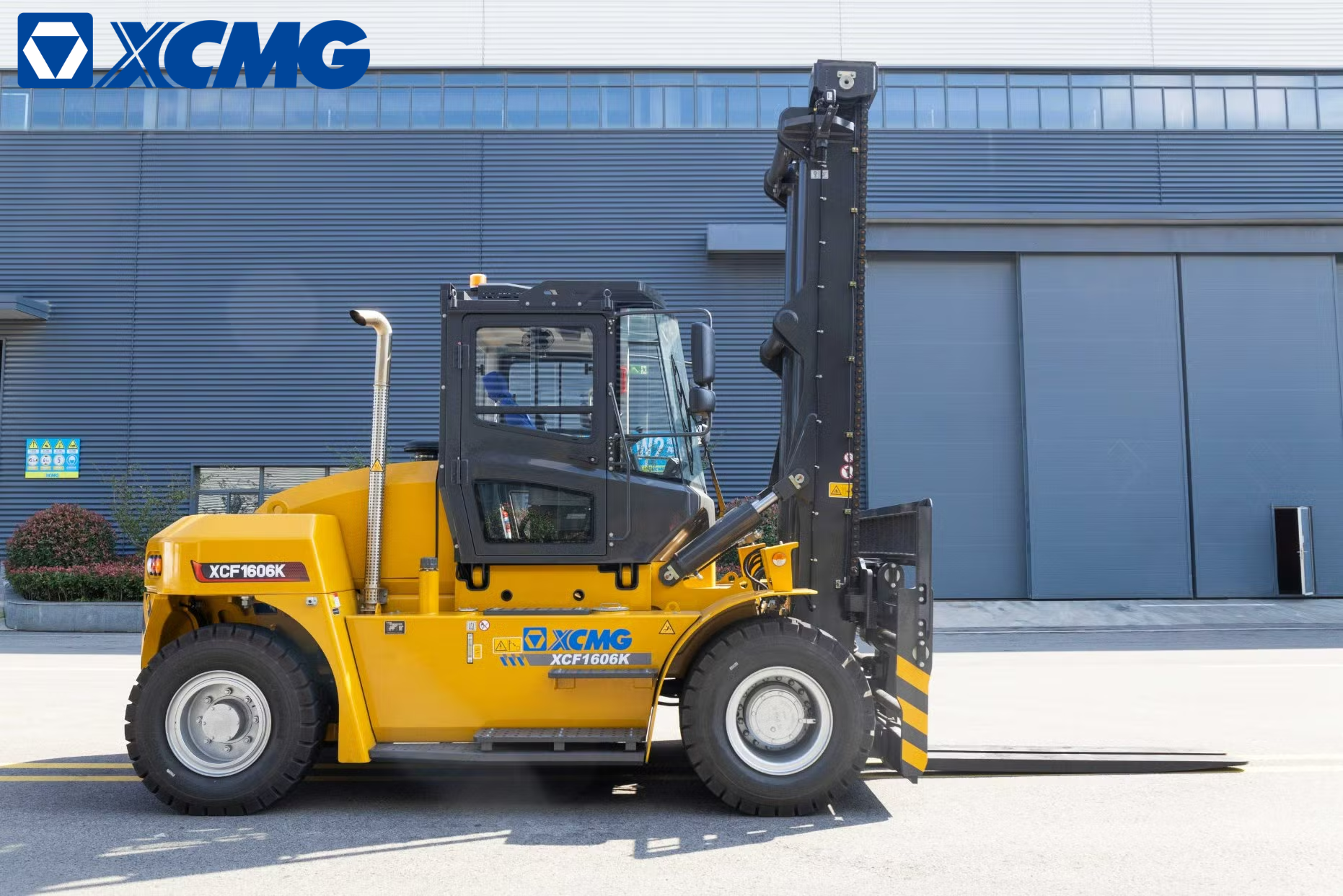 XE NÂNG DẦU XCMG NGỒI LÁI 16 TẤN