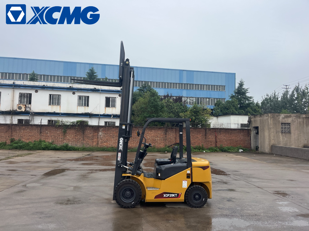 XE NÂNG DẦU XCMG NGỒI LÁI 2,5 TẤN