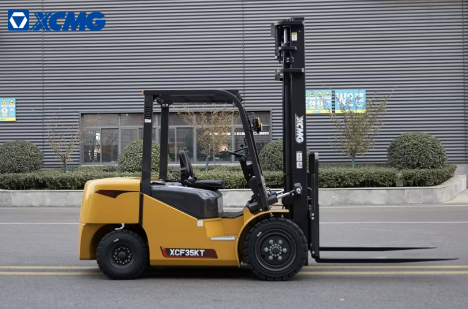 XE NÂNG DẦU XCMG NGỒI LÁI 3,5 TẤN