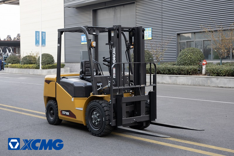 xe nâng dầu 3 tấn ngồi lái xcmg