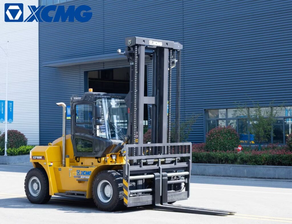 xe nâng dầu ngồi lái 16 tấn xcmg
