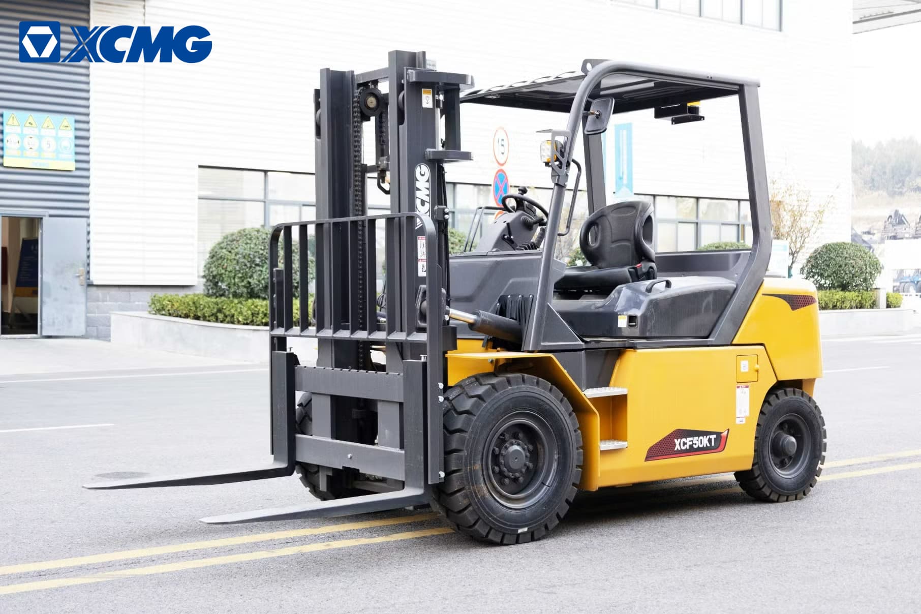 xe nâng dầu ngồi lái 5 tấn xcmg