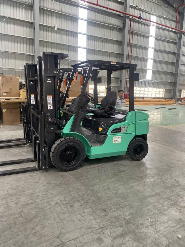 xe nâng dầu 2.5 tấn Mitsusbishi PT