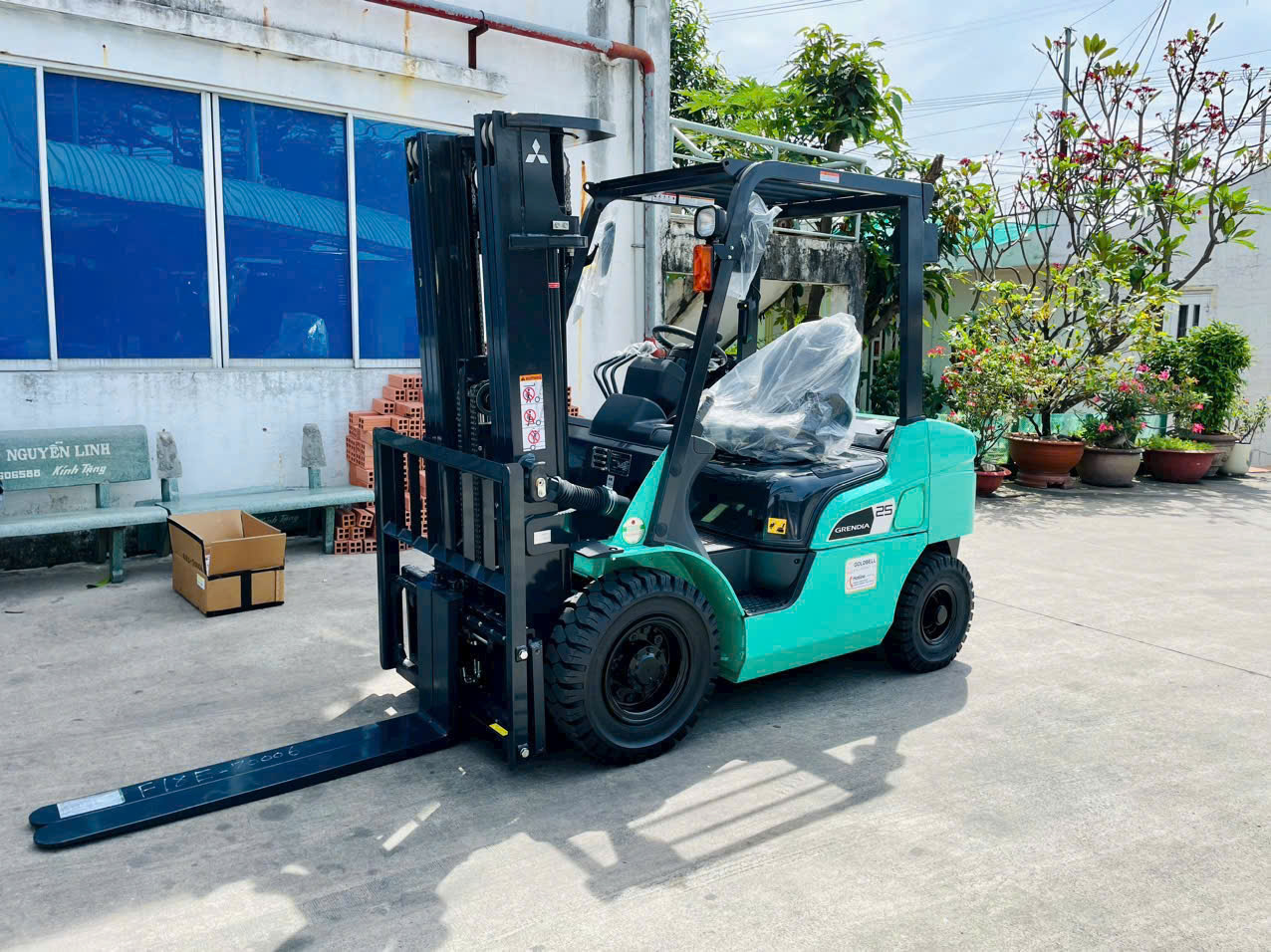 xe nâng dầu 2.5 tấn Mitsusbishi PT