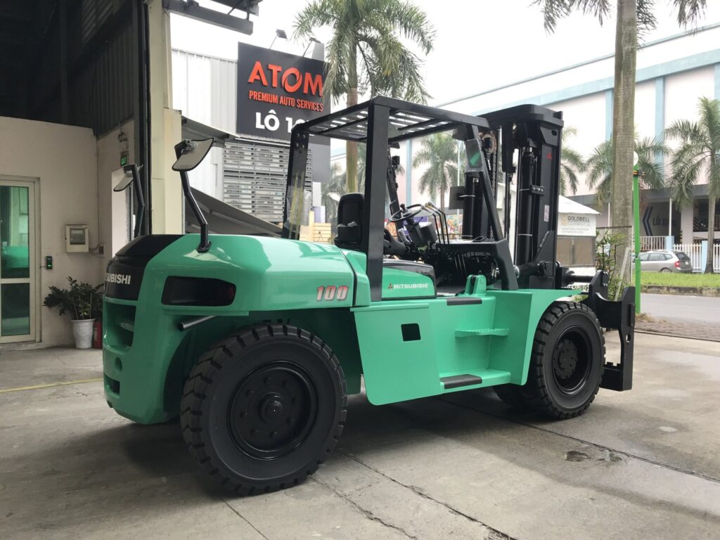 xe nâng dầu ngồi lái 10 tấn mitsubishi