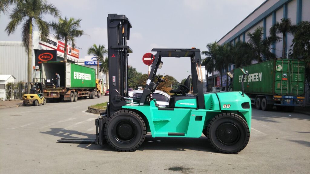 xe nâng dầu ngồi lái 8 tấn mitsubishi