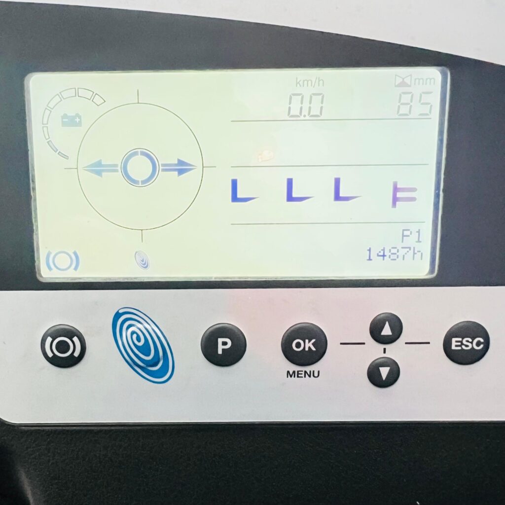 xe nâng điện đứng lái 2 tấn still