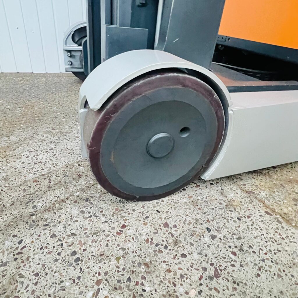 xe nâng điện đứng lái 2 tấn still