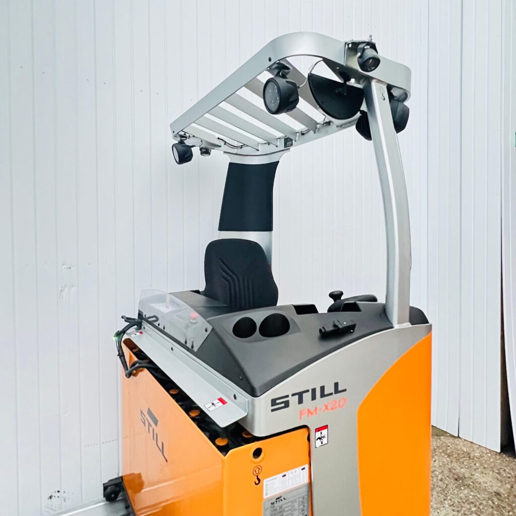xe nâng điện đứng lái 2 tấn still